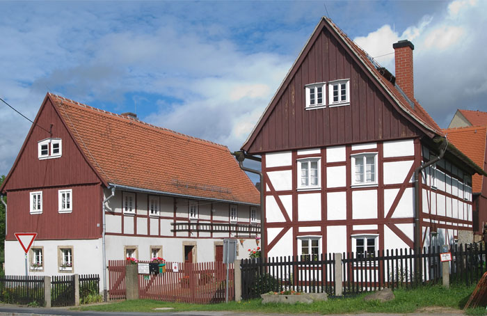 Das Kleinbauernmuseum Reitzendorf im Schönfelder Hochland bei Dresden ist ein denkmalgeschützter, original erhaltener Dreiseithof. Typisch für die einstige Kleinbauernwirtschaft im Hochland.