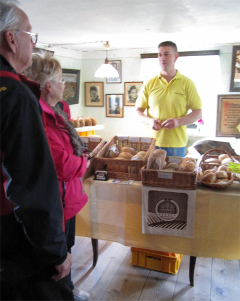 Zum Tag des Brotes können die Gäste unseres Kleinbauernmuseums frische Backwaren der Region probieren